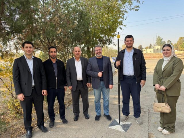 بەخشینی ئامێرێک بە دیاری لە کۆمپانیایەکەوە  بۆ بەشی جیۆماتکس/ کۆلێژی ئەندازیاری